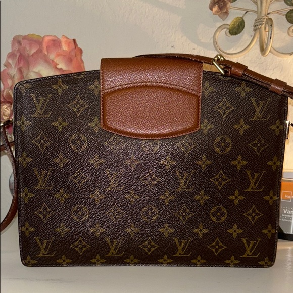 Louis Vuitton Brown Monogram Courcelles - Picture 4 of 17